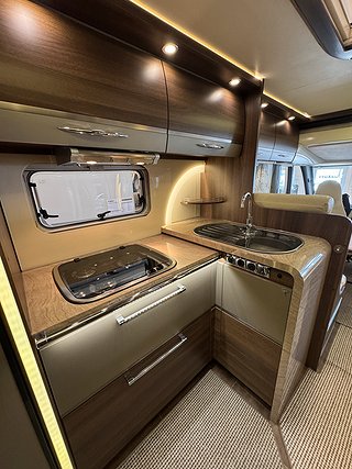 Husbil-integrerad Bürstner Elegance I900 AUT 8 av 21