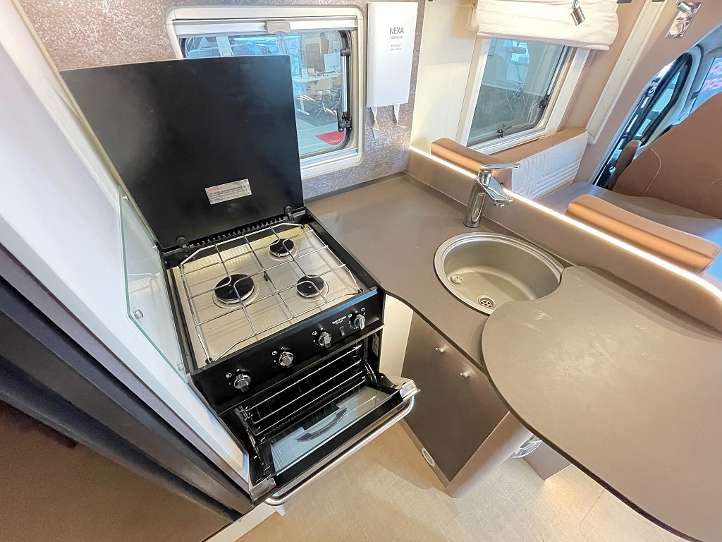 Bürstner Lyseo 744 TD Harmony Line /Soffa bak/Taksäng x2/AC bodel/Solcell - Bürstner