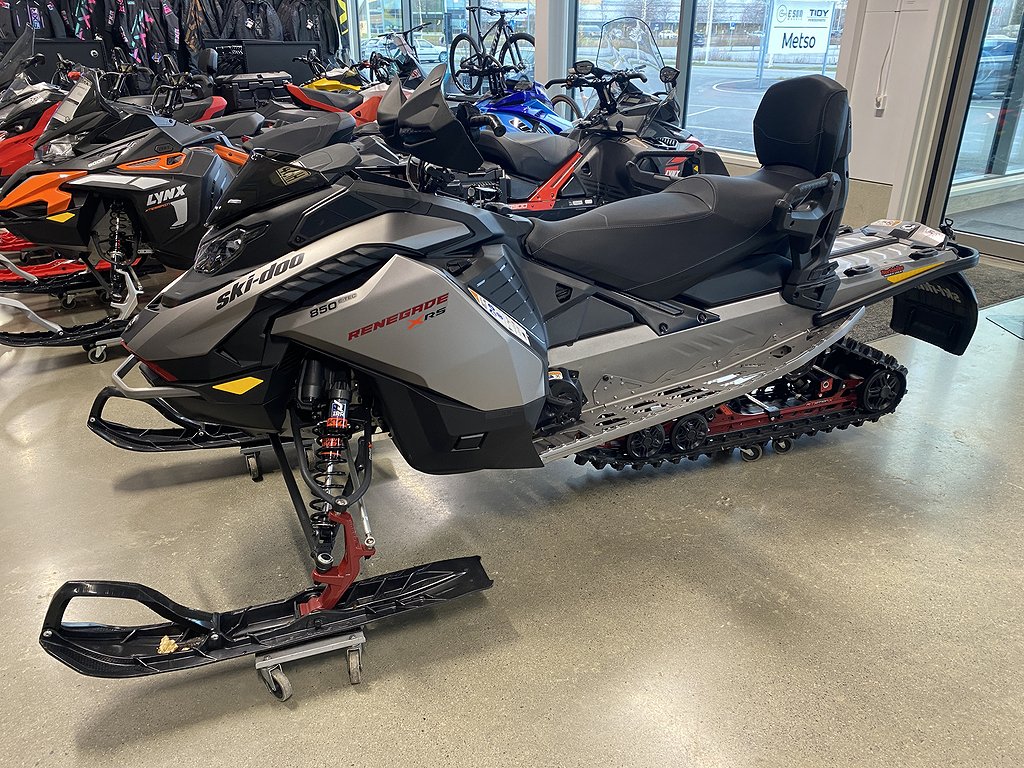 Ski-Doo Renegade X-RS 850 E-TEC 137" ES SAS 10.25" Display FÖRMEDLING