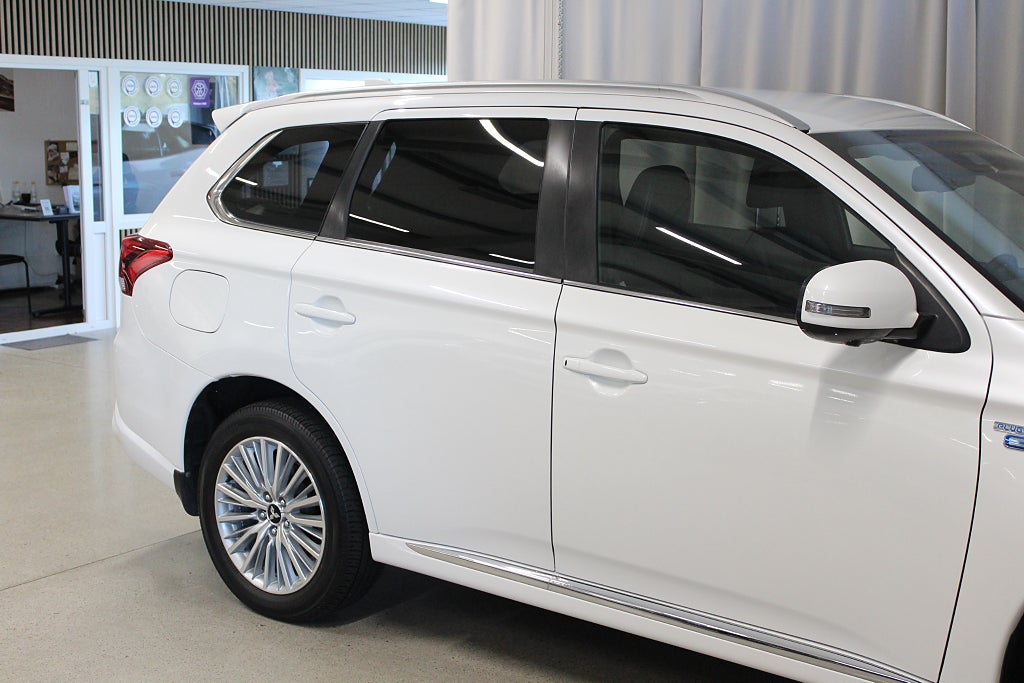 Mitsubishi Outlander PHEV 224hk Business X, 360 kamera, 7253 mil