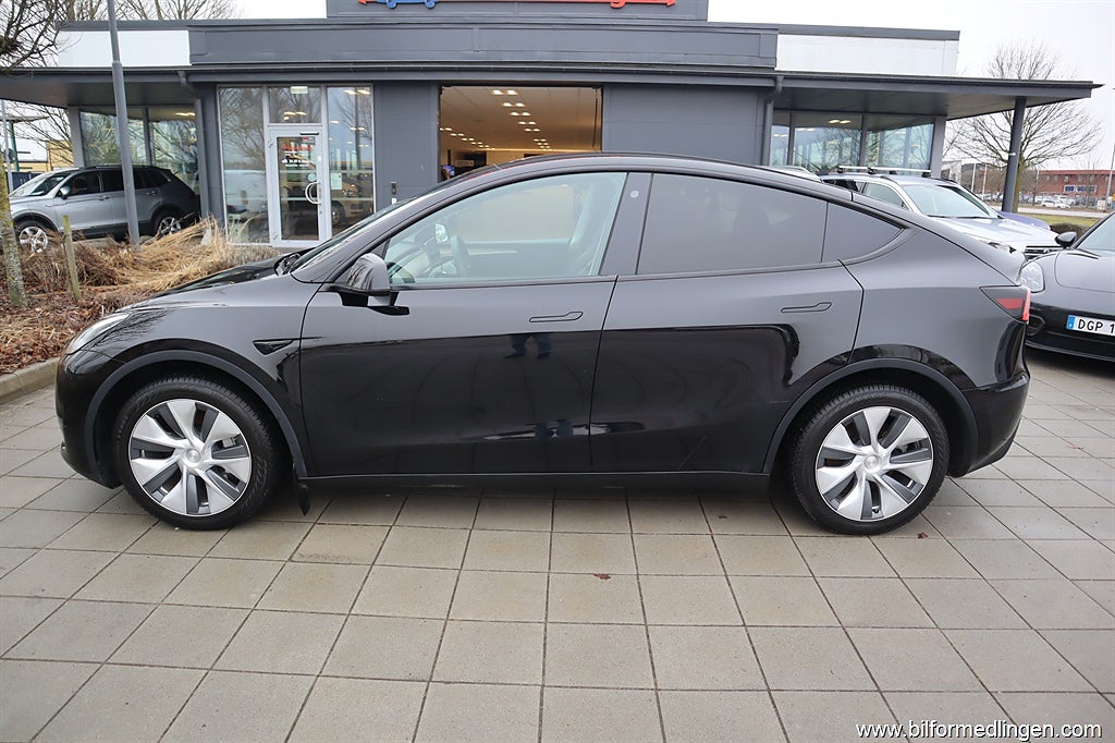 Tesla Model Y 80.5 kWh AWD Long Range 514hk Momsbil Drag 1 år garanti 1 Ägare