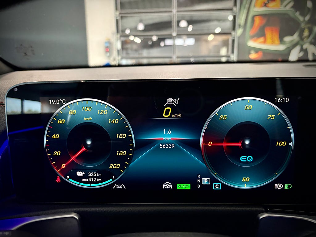 Mercedes-Benz EQB 300 4MATIC AMG Line Värmare. - bild 16