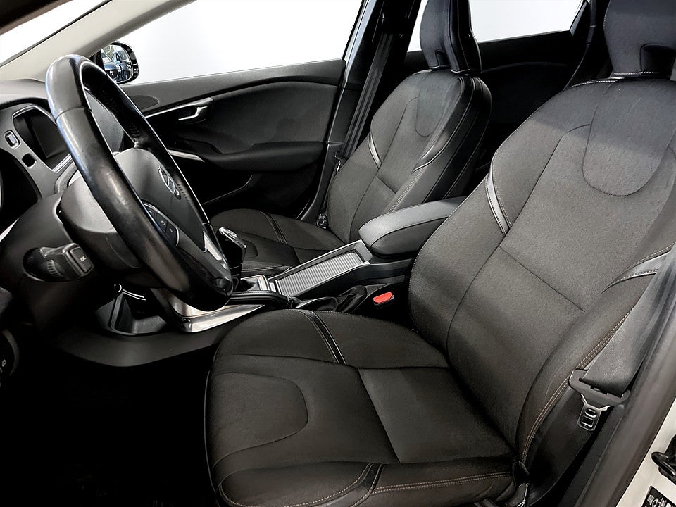 Bild på Volvo V40 Cross Country Momentum D2 115hk - B-KAMERA, VOC & NAVI