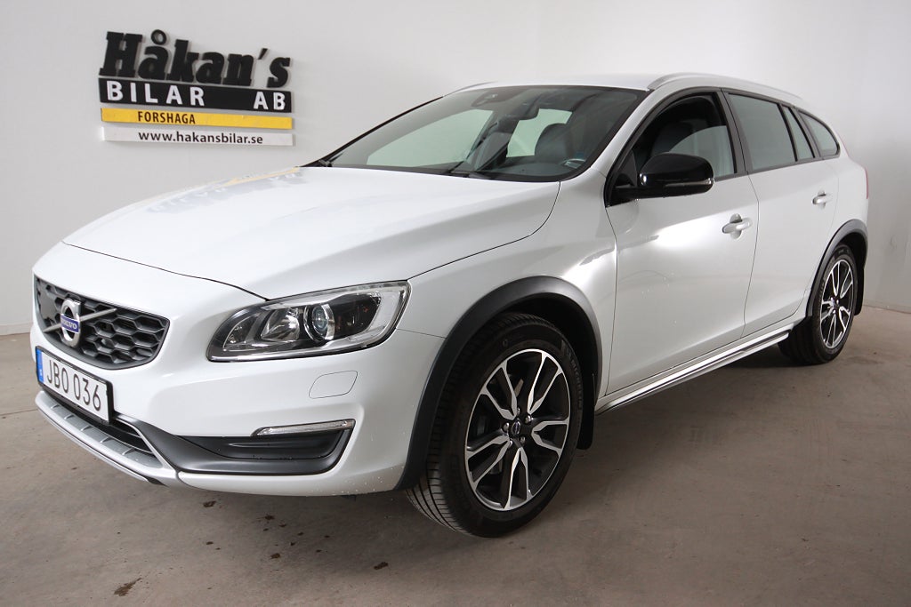 Volvo V60 Cross Country D3 Automat Summum | Dragkrok|Kamrem & Vattenpump bytt 