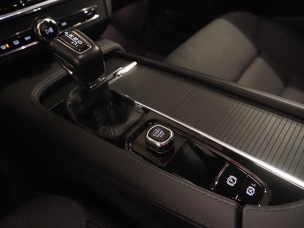 Volvo V90 D4 AWD 190hk Geartronic Momentum SE II | D-värm | Keyless | 2020