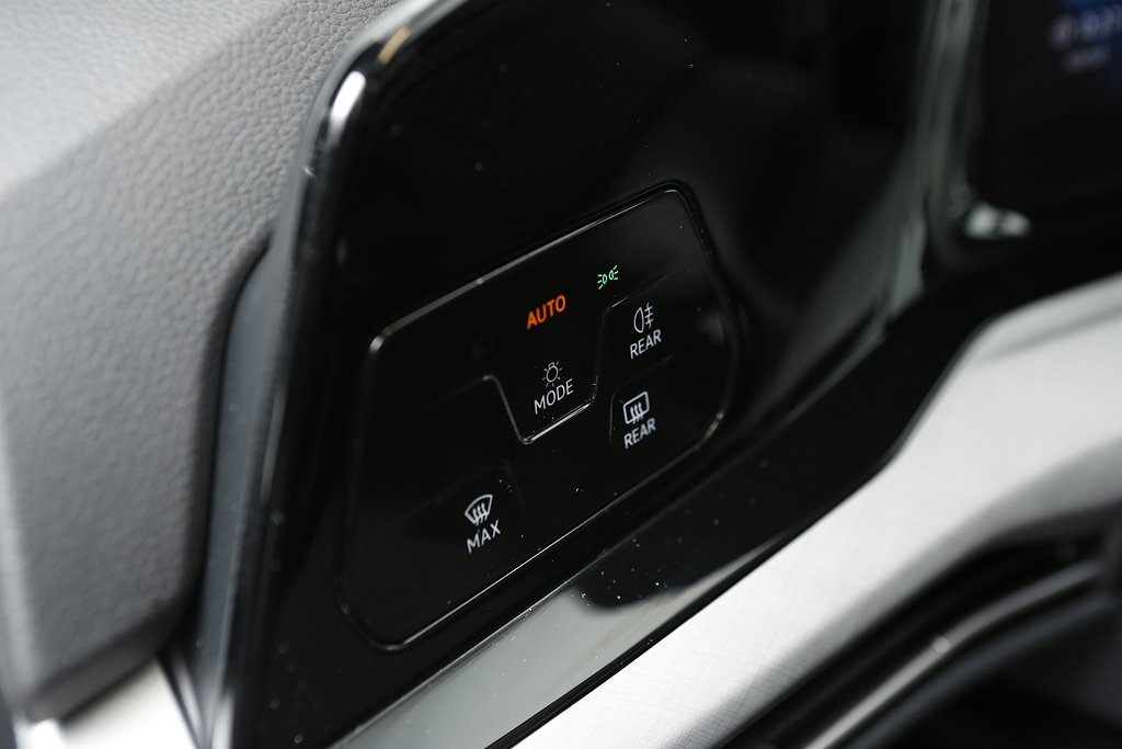 Volkswagen Golf Sportscombi 1,5 eTSI ACT OPF Aut Dragkrok 2023