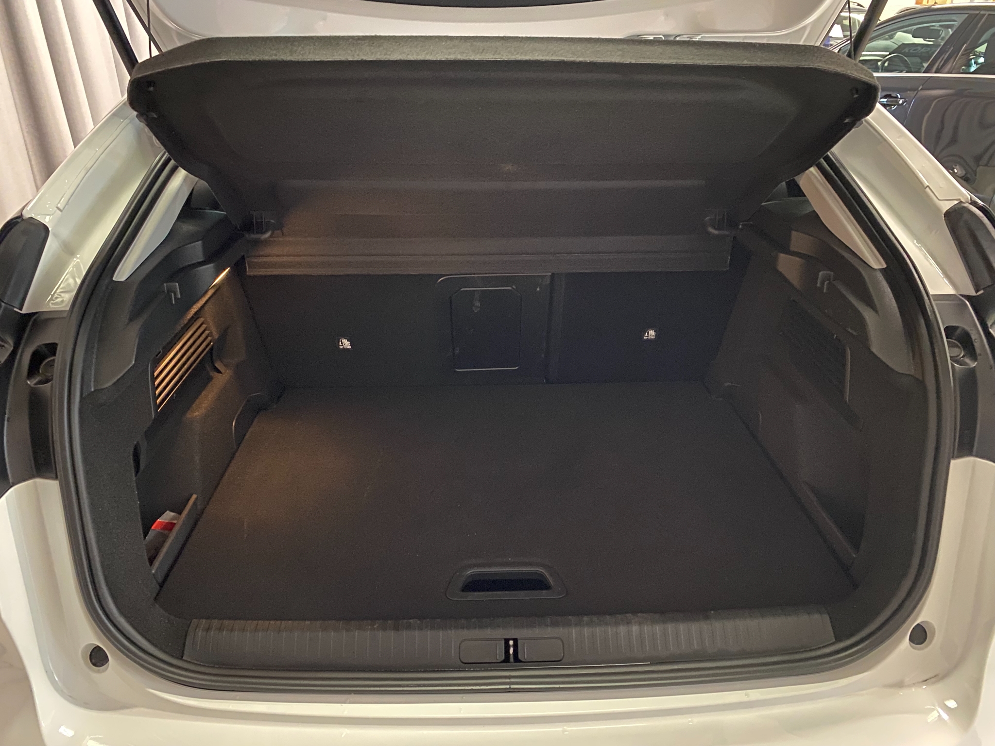 Citroen C4 Shine BHDi 130hk Automat 2023, bild 7/10