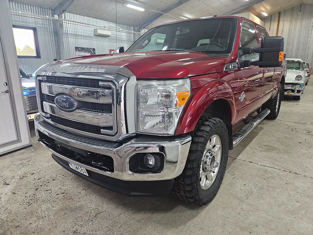 Ford F-250 Crew Cab 6.7 V8 Power Stroke 4x4 Lariat Momsbil