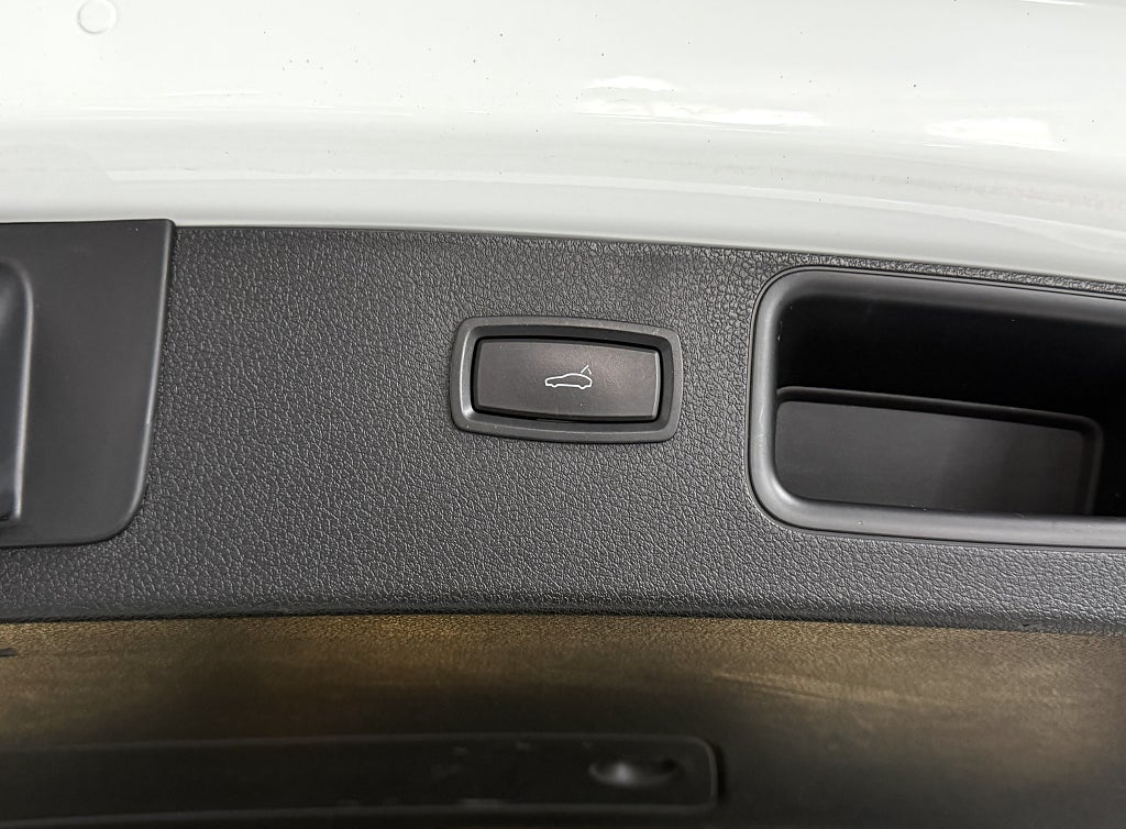 Porsche Macan PDK BASE 252HK PANO SKINN VÄRMARE FULLSERVAD 21" 1-ÄGAR