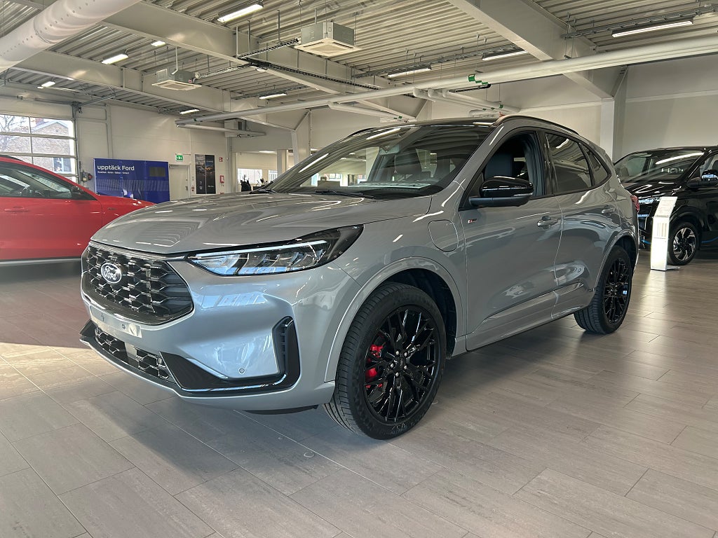 Ford Kuga ST-Line X Black Edition Plug-In Hybrid 243hk *Kampanj*