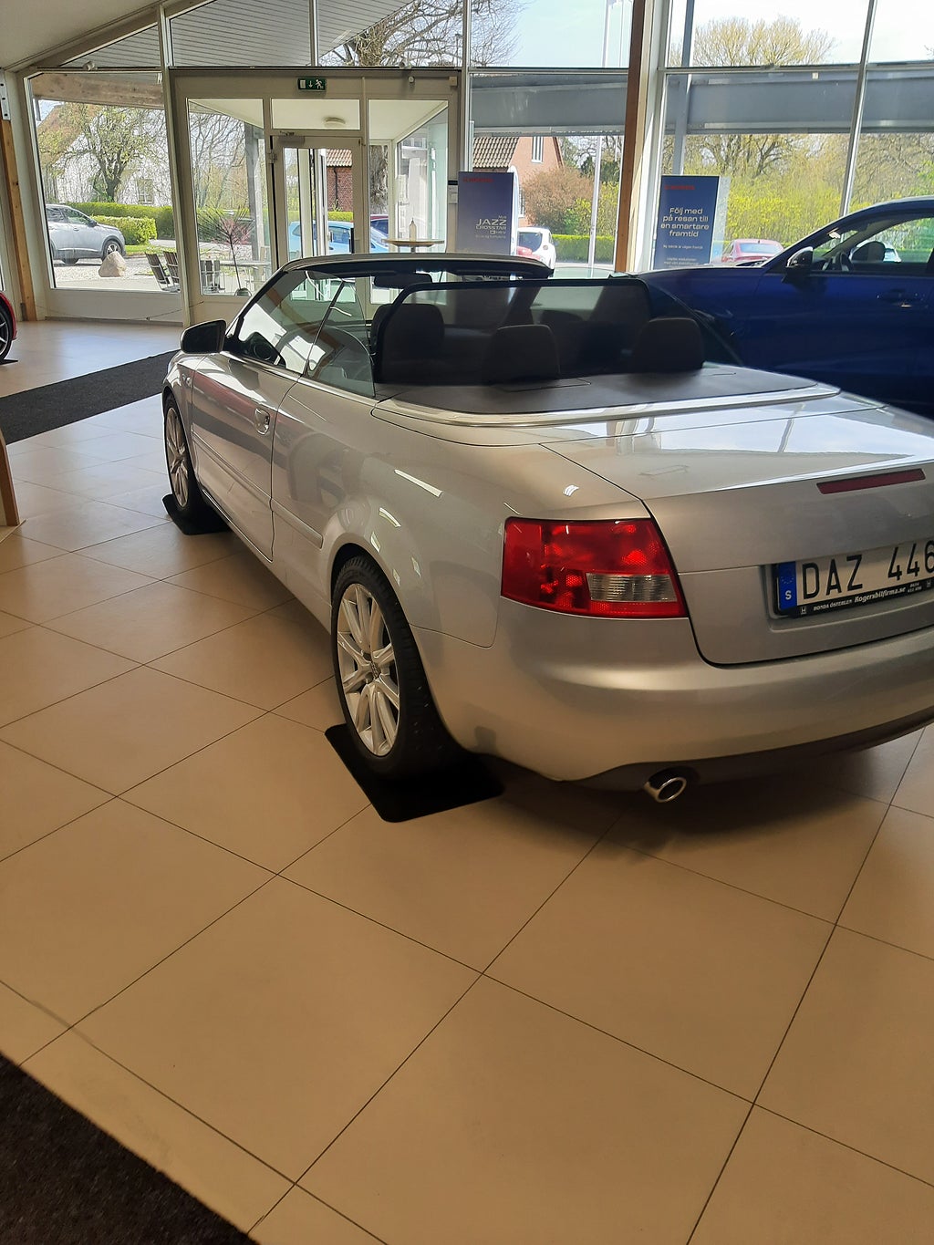 Audi A4 2004 - miniatyr 4
