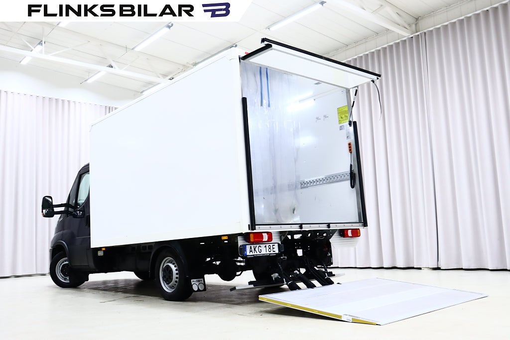 Iveco Daily 136K Automat|Volymskåp|Bakgavellyft|Moms|SeUtr!