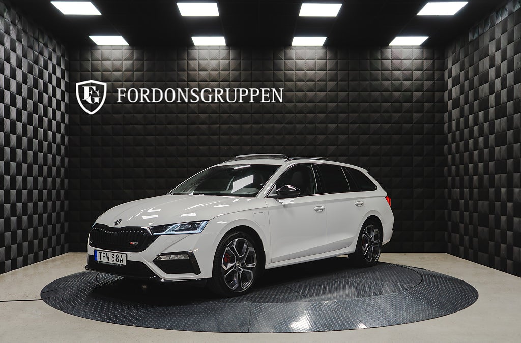 Skoda Octavia Kombi RS iV HYBRID / Panorama / Canton / SE SPEC