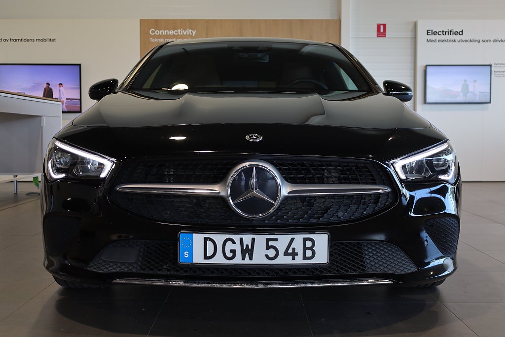 Mercedes-Benz CLA 200 Shooting Brake 7G-DCT Panorama Kamera Läder Navi 2021