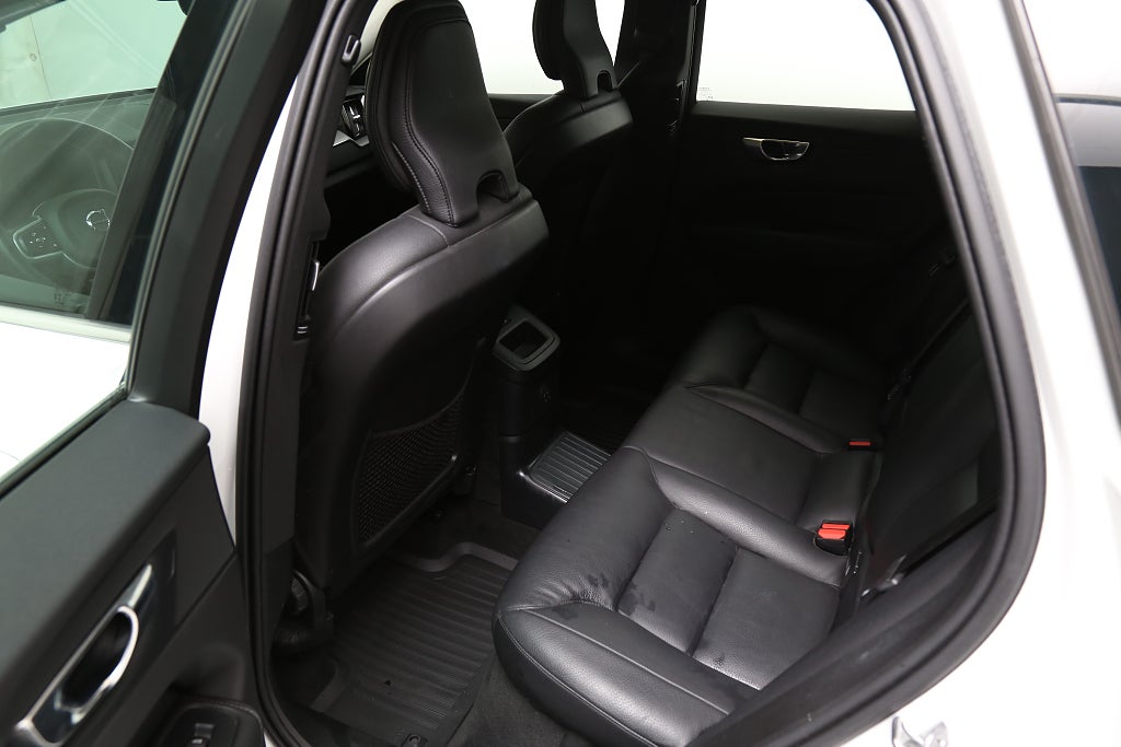 Volvo XC60 Recharge T6 340hk Inscription Exp AWD Pano Läder Drag