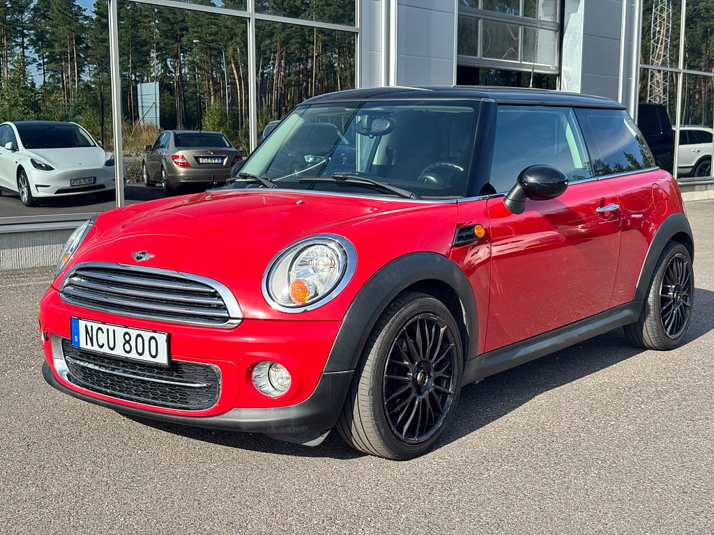 MINI Cooper D Motorvärmare Kupévärmare Nya dubbdäck Navi lågmil 