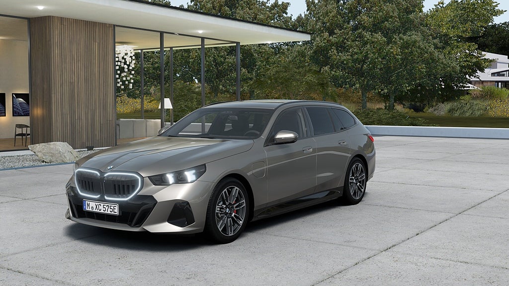 BMW 530e xDrive Touring M Sport Pro Fully Charged Ed Drag H K DA | Ränta