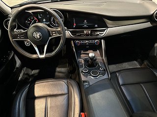 Alfa Romeo Giulia 2.2 16V Super Kamera Mvärm Skinn GPS SoV