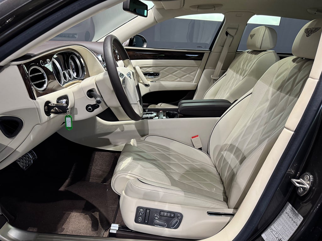 Bentley Flying Spur W12 6.0 W12 Endast 1275 mil - bild 3