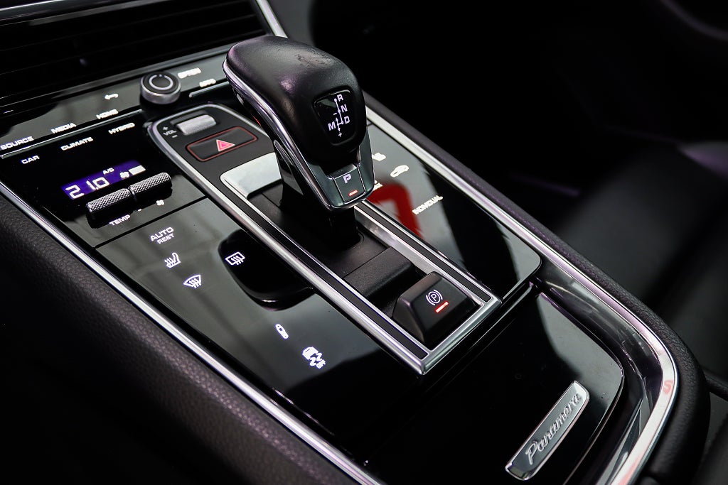 Porsche Panamera 4 E-Hybrid Sport Turismo Facelift PASM Pano Bose