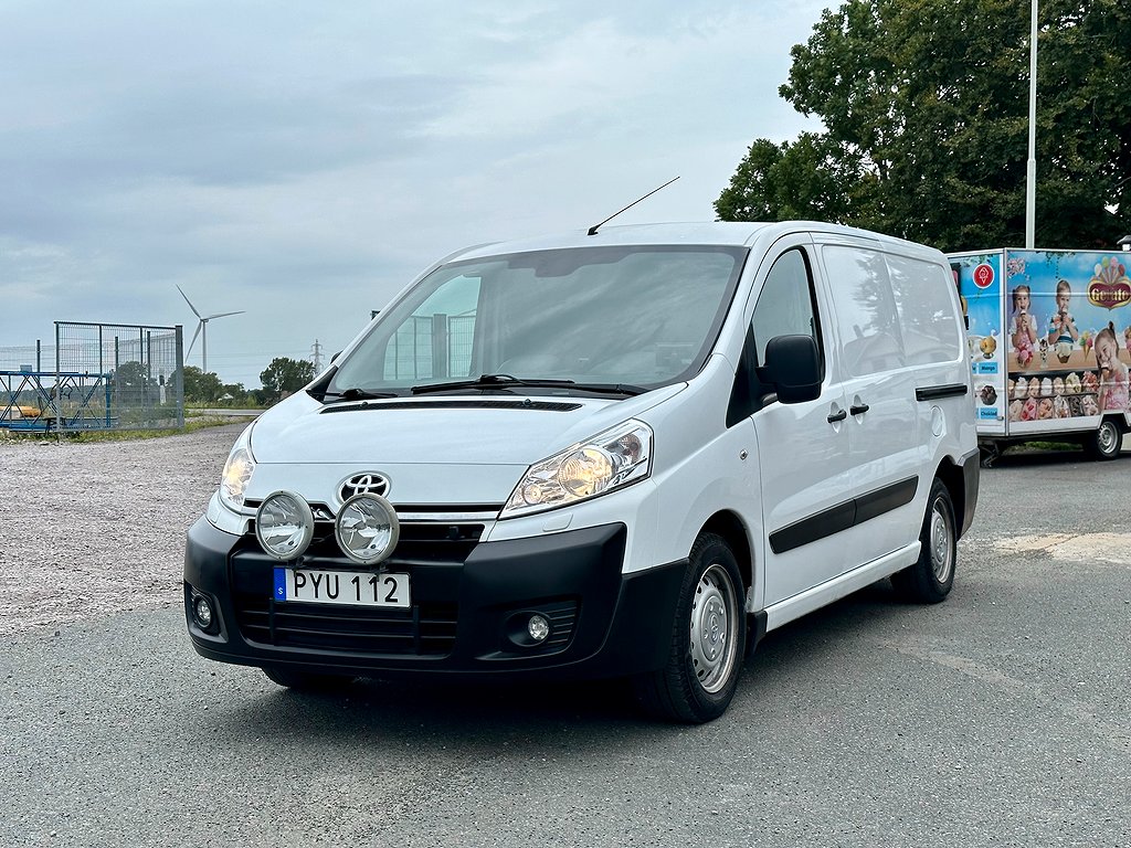 Toyota ProAce Skåpbil 2.0 D-4D D-värmare,B-kamera, Dragkrok 