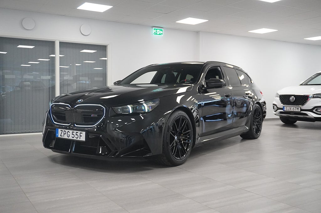 BMW M5 Touring 4,95% ränta Ultimate Package Keramiska Bowers Drag