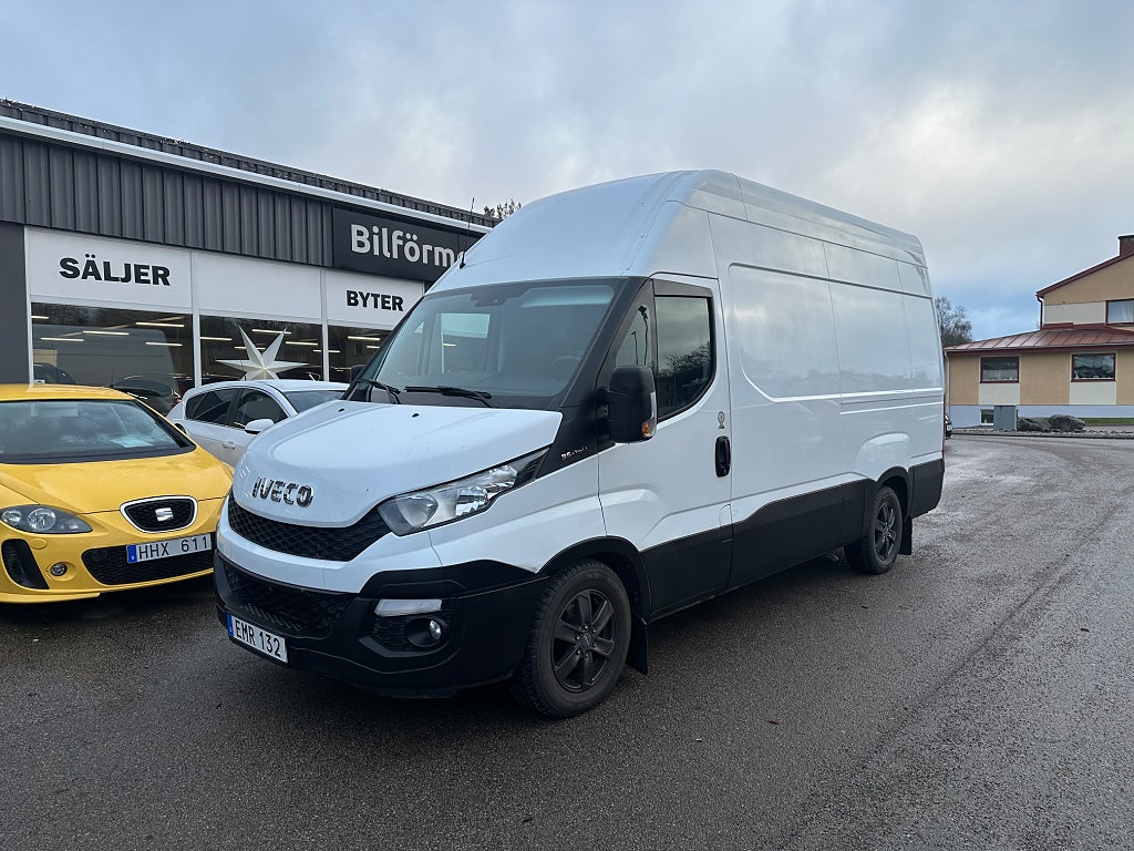 Iveco Daily 35-150 Skåpbil 2.3 JTD Leasebar Värmare Drag Moms 