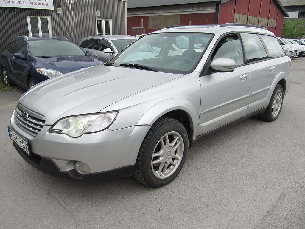 Subaru Outback 2.5 4WD SKINN/PANORAMA/AUT/XENON/NYBESIKTAD