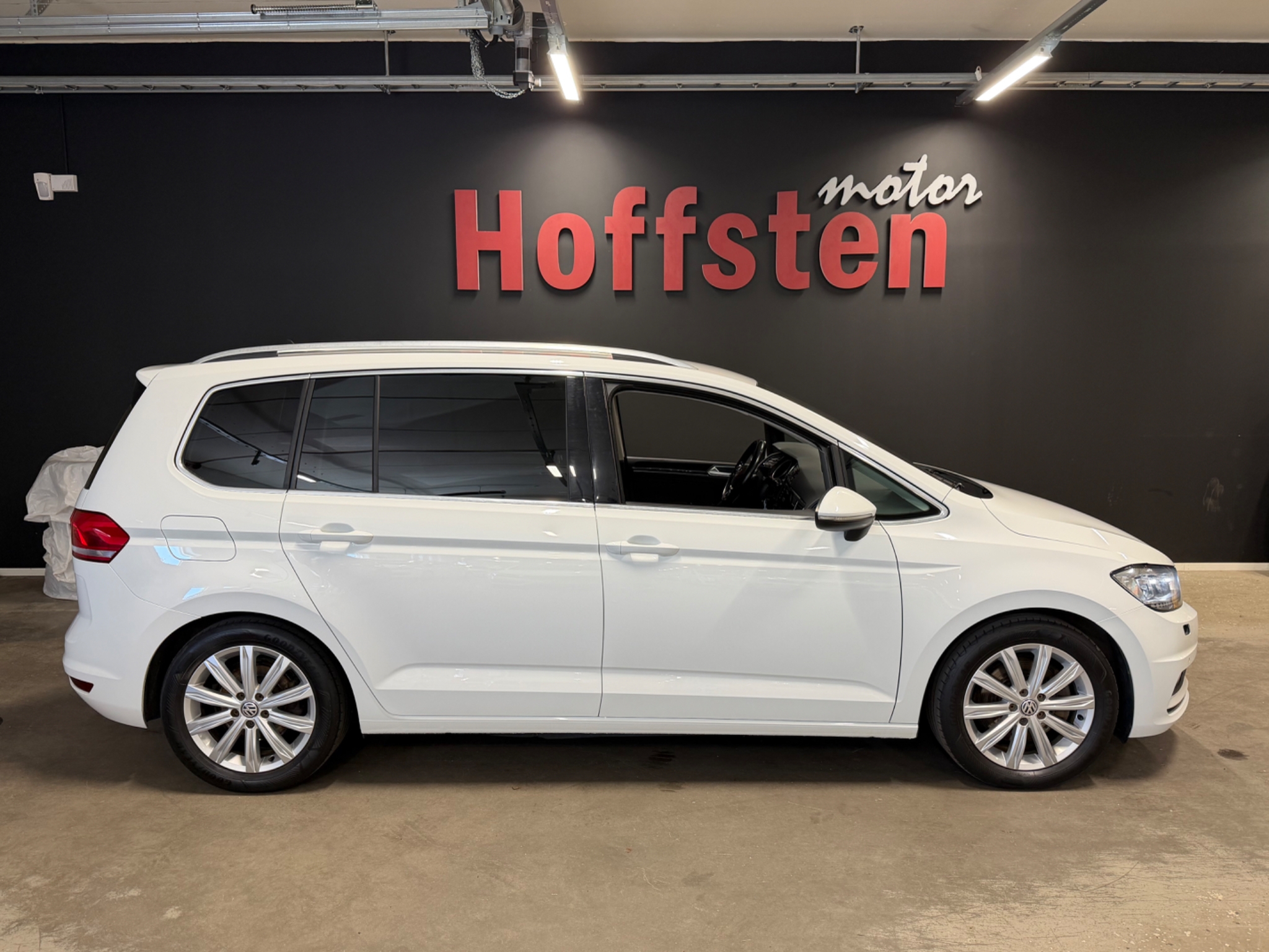Volkswagen Touran 7-seater 2.0 TDI GT 2017, bild 2/40