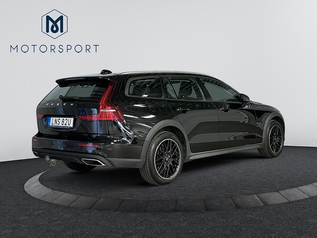 Volvo V60 Cross Country D4 AWD Aut DRAG Värmare Adap farth Carplay Navi bild 6