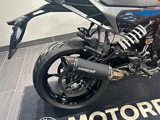 KTM Duke 125/Endast 626 mil/Dominator slip-on/stealth speglar