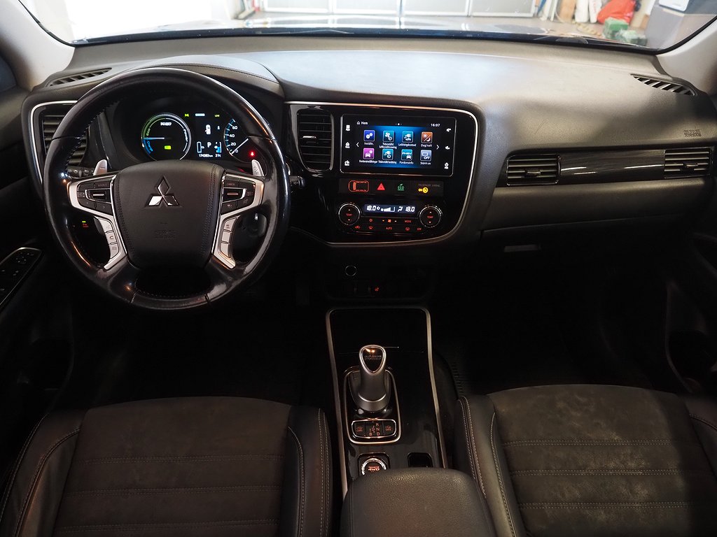 Mitsubishi Outlander PHEV 4WD CVT Comfort Drag Kamera 2017