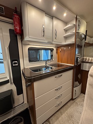 Husbil-halvintegrerad Hobby Optima De Luxe T65 GE 7 av 17