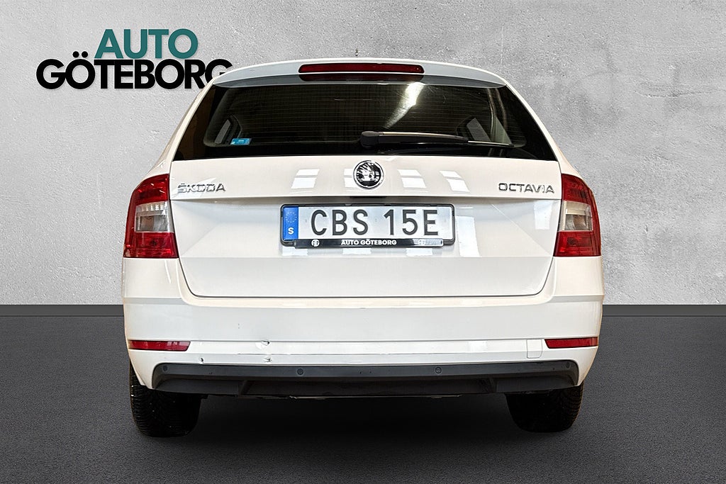 Skoda Octavia Kombi 1.6 TDI SCR 3-Ägare Automat Bluetooth