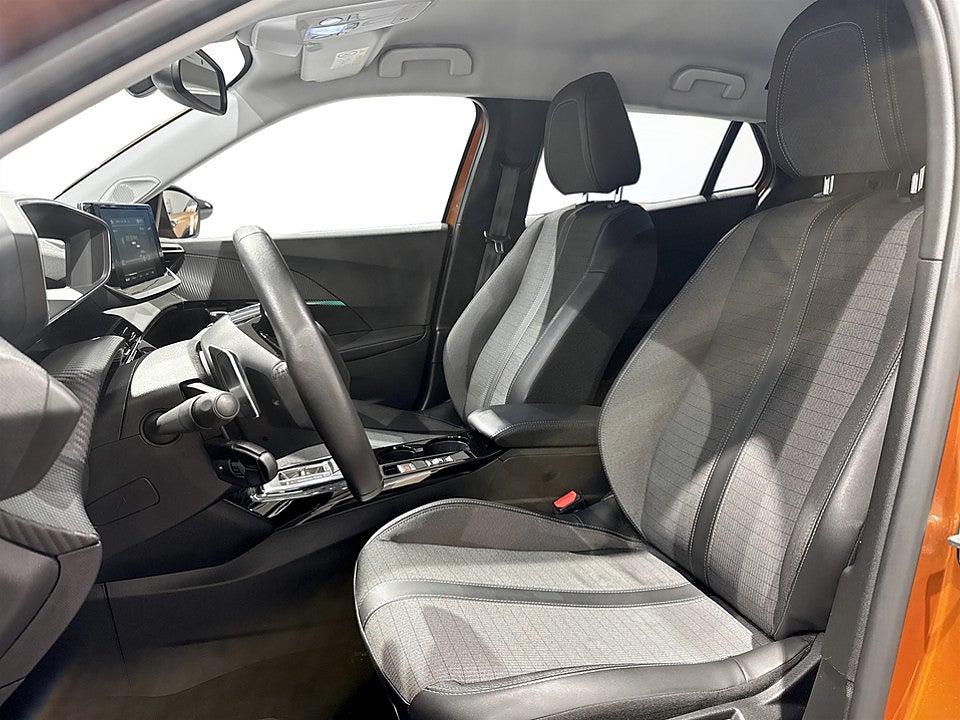 Bild på Peugeot 2008 Allure 1.2 PT 130hk Aut B-KAMERA CARPLAY