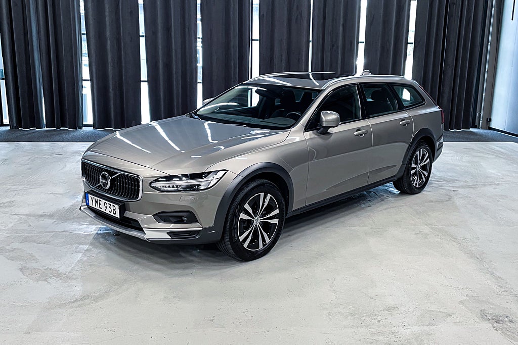 Volvo V90 Cross Country B4 AWD|Läder|Panorama|H/K|360|Drag