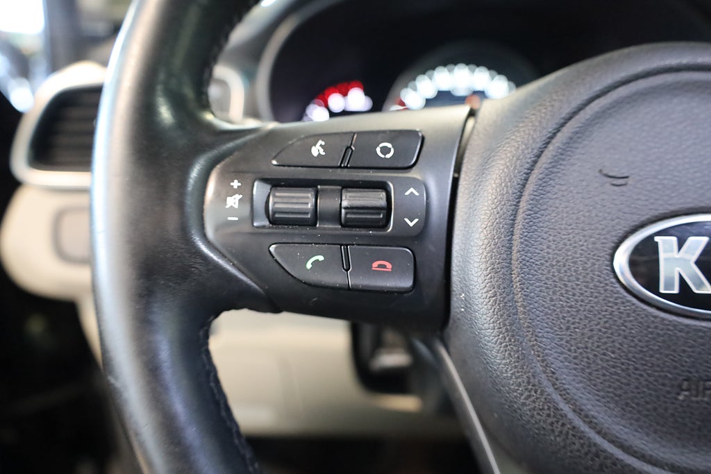 Kia Sorento 2.2 CRDi AWD AUT Drag M-Värme Pano 360 Navi Läder 7-sit 2016