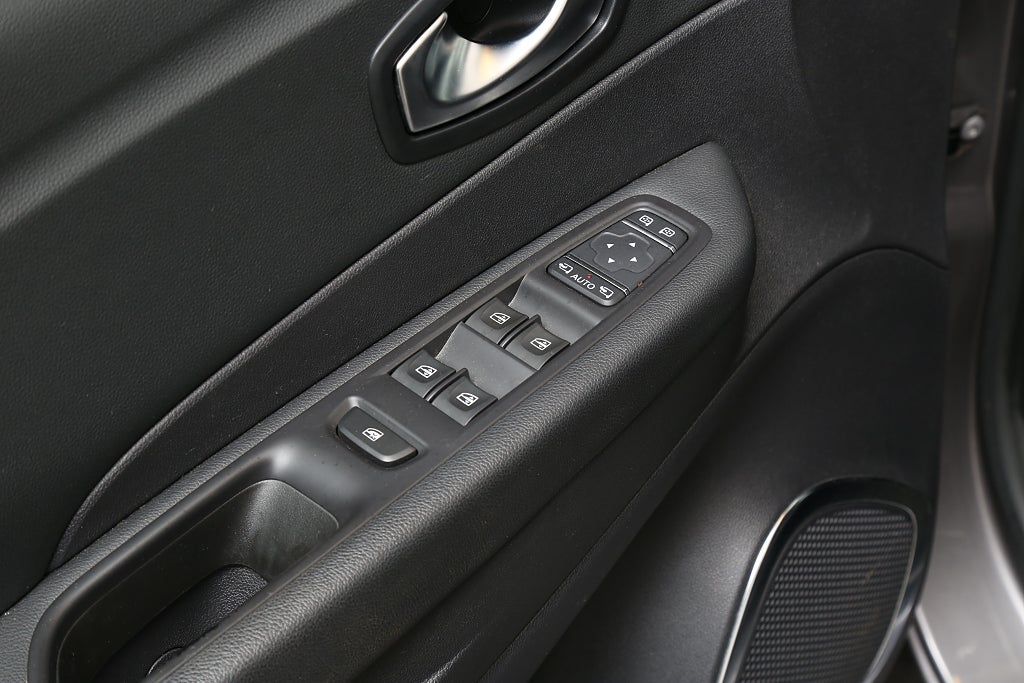 Renault Captur TCe 90hk Intens PDC Keyless Kamera Navi Dragkrok 2019