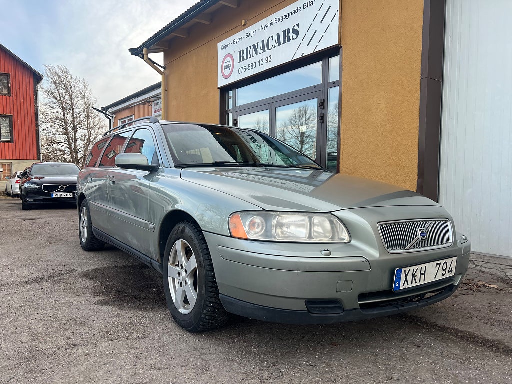 Volvo V70 2.4 Business 140 Hk Bes Drag/Avb:-377 kr mån