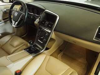 SUV Volvo XC60 7 av 19