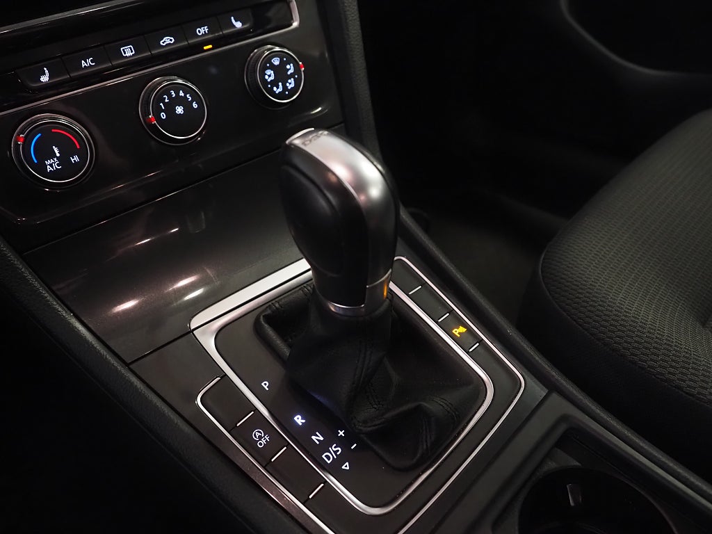 Volkswagen Golf Sportscombi 1.0 TSI DSG Dragkrok Backkamera M-Värmare 2018