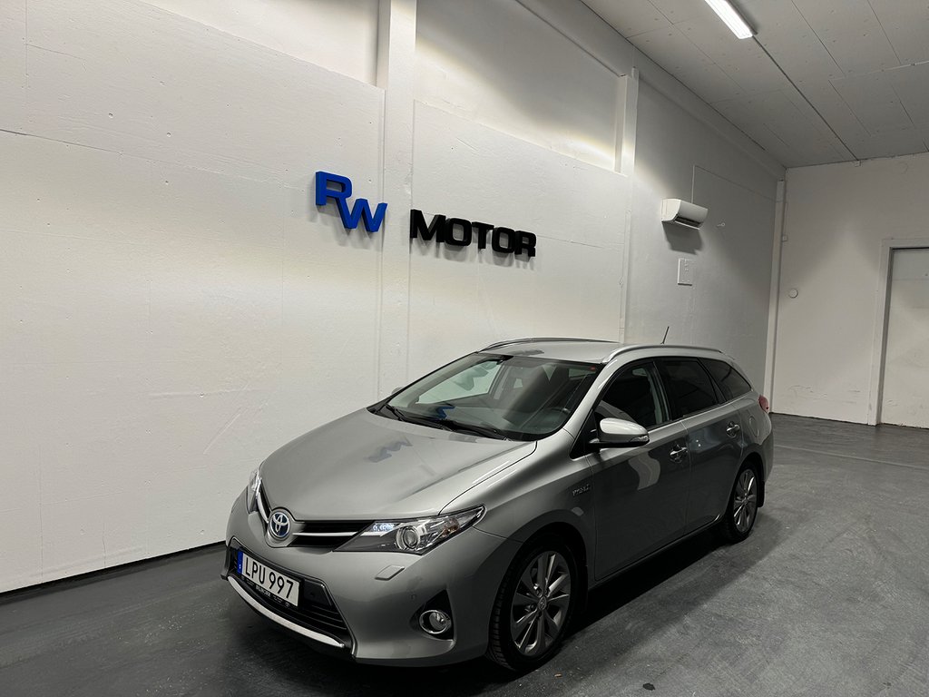 Toyota Auris Touring Sports Hybrid e-CVT 136hk Backkamera 