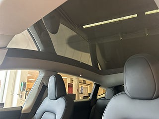 Tesla Model Y Long Range AWD Dragkrok Kamera Rattvärme Navigation S&V – bild 18
