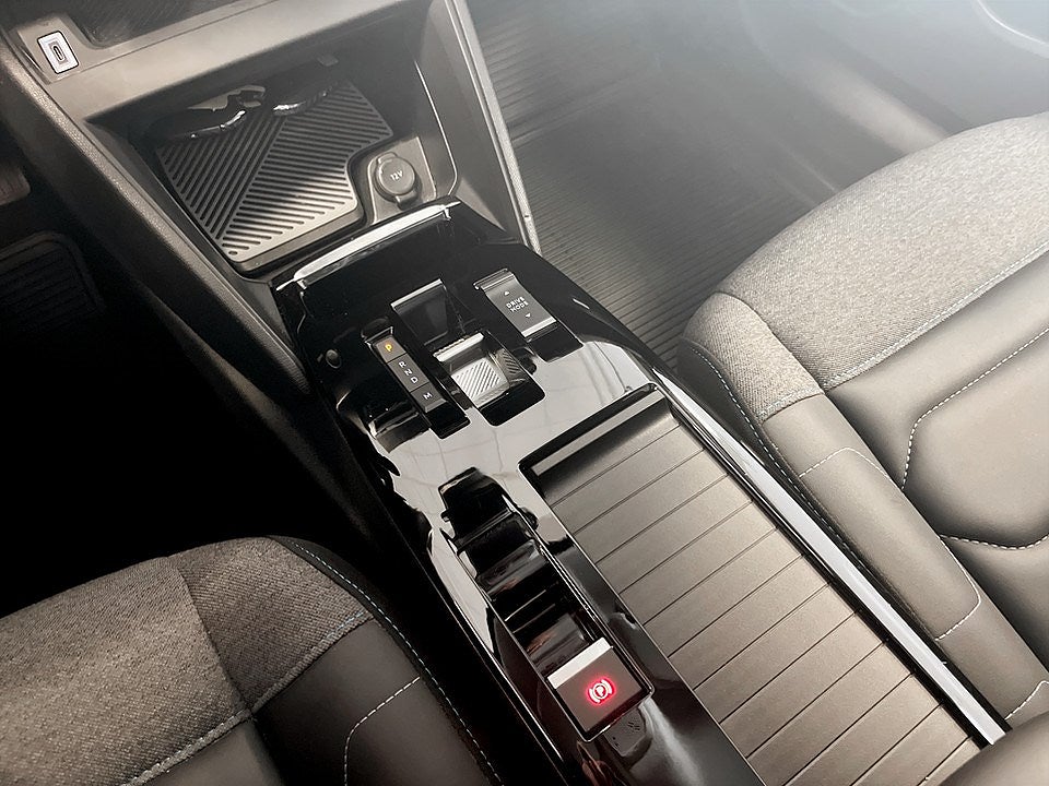 Bild på Citroën C4 X Shine 1.2 PT 130hk Aut - B-KAMERA, ELSTOL