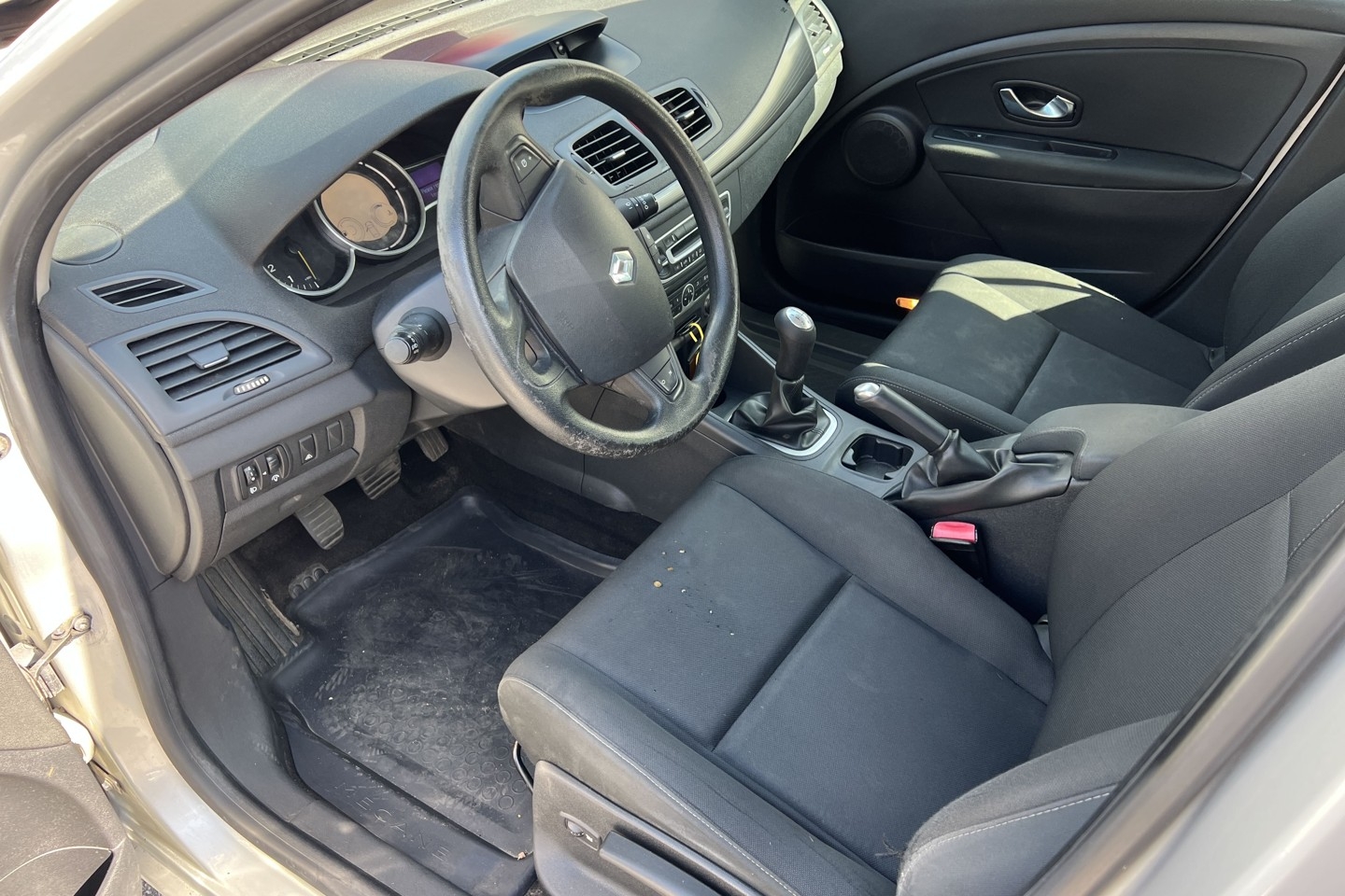 Renault Megane 1.5 dCi 2011, bild 6/46
