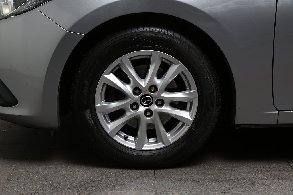 Mazda 3 Sport 2,0 SKYACTIV-G 120hk Vision Navi P-sensorer 2016