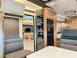 Husbil-halvintegrerad Adria CORAL SUPREME 670 SLT 13 av 29