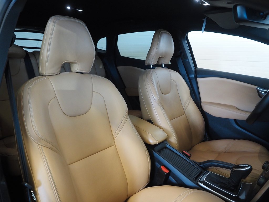Volvo V40 Cross Country T3 150hk Pro Edition |Kamera|Drag| 2019