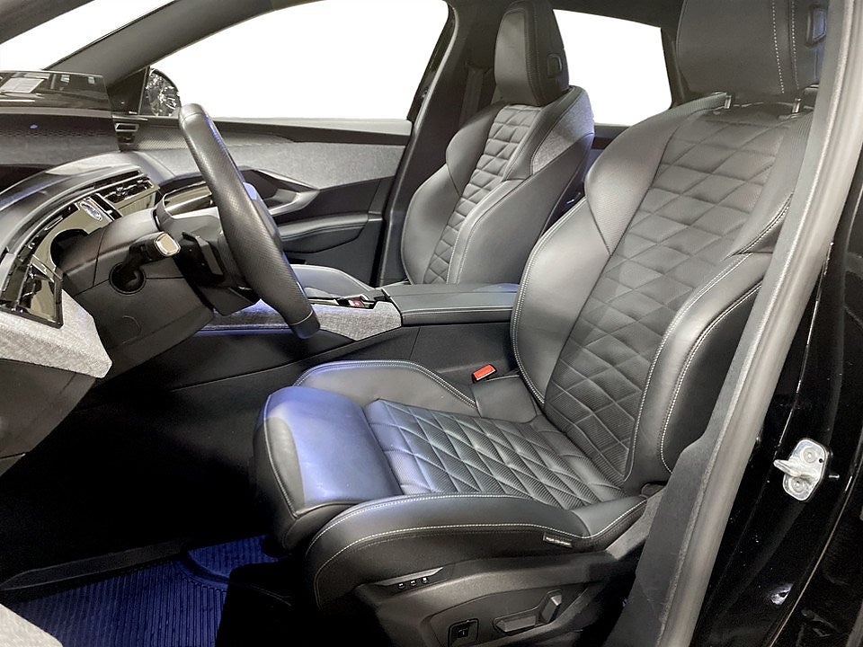 Bild på Peugeot E-3008 GT Ultimate 85kWh 214hk Aut - PANO, FOCAL