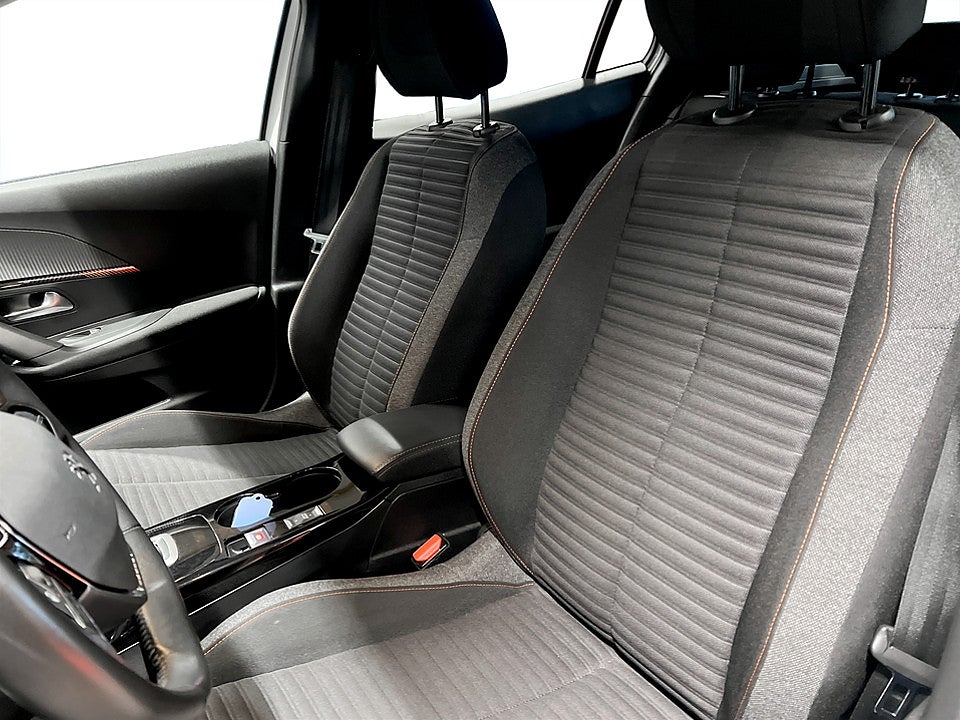 Bild på Peugeot e-2008 Active Pack 50 kWh 136hk Aut P-SENSORER BAK